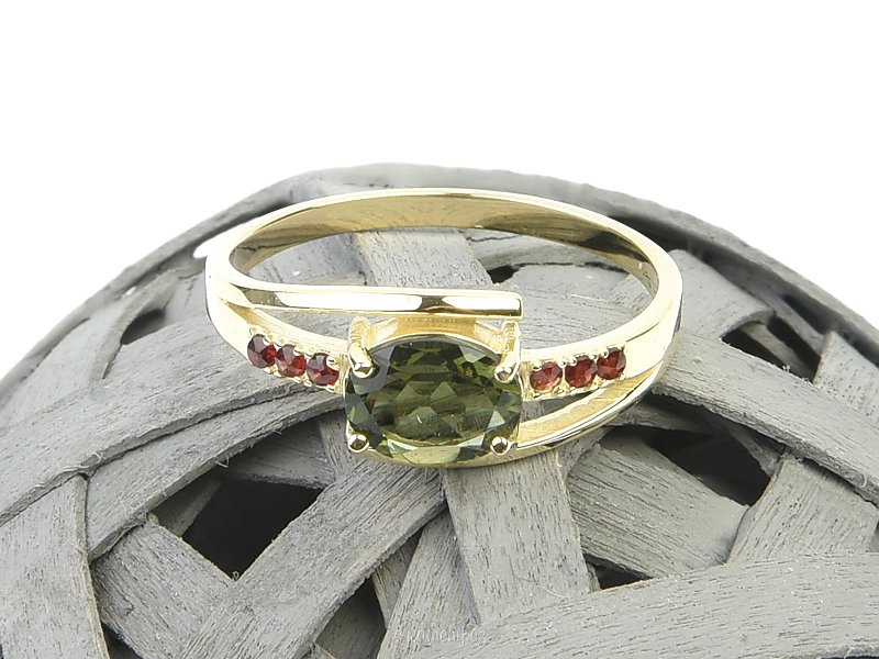 Zlatý prsten s vltavínem a granáty Au 585/1000 3.35g velikost 61