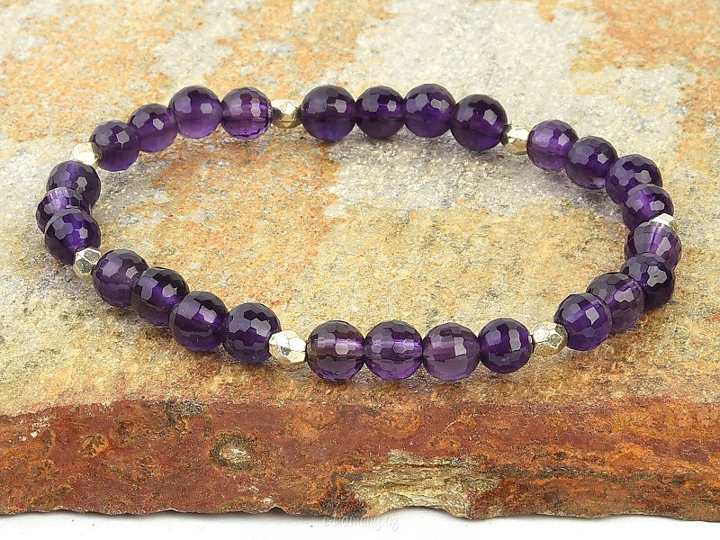 Amethyst delicate bracelet decorated with beads