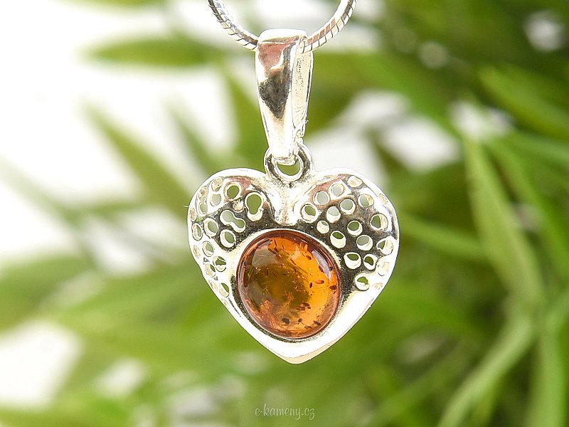 Heart-shaped silver pendant with amber Ag 925/1000
