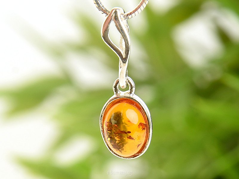 Amber oval silver pendant Ag 925/1000