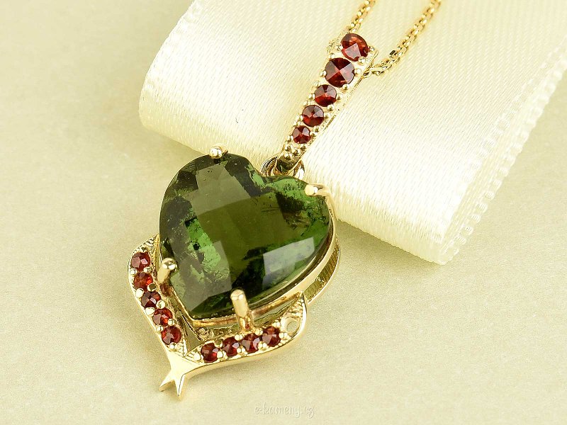 Gold heart pendant with vltavine and garnets 3.37g Au 585/1000 14 carats
