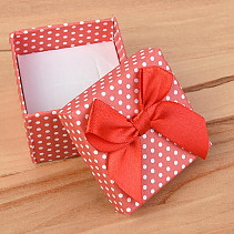 Red gift box with bow and dots 5 x 5cm