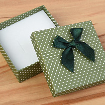Green gift box with 8 x 8cm ribbon