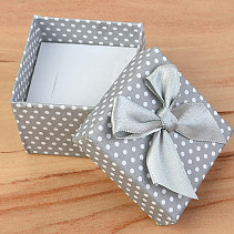 Gray box with 5 x 5 cm bow
