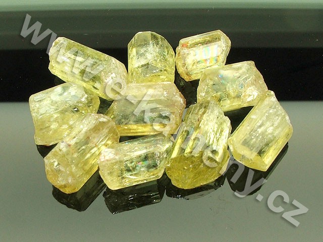 apatit žlutý krystal