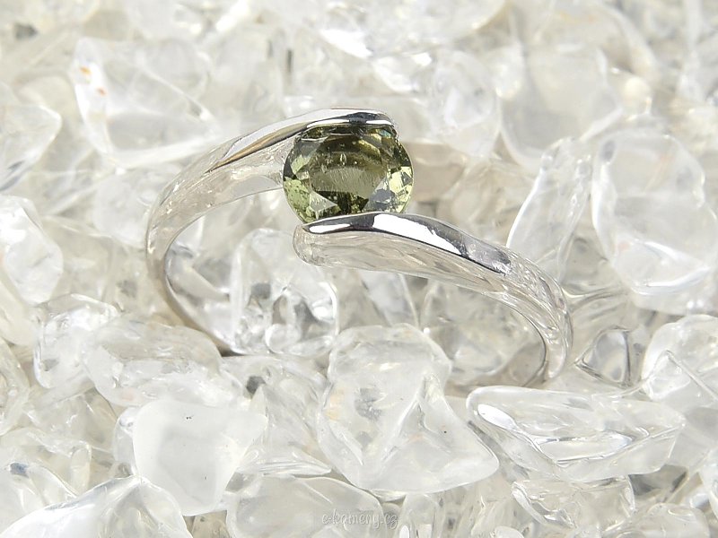 Broušený prsten s vltavínem Ag 925/1000