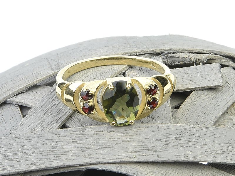 Gold ring with garnets and moldavite gems 14K 3.22g