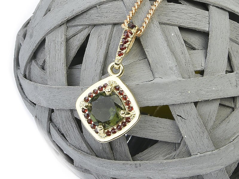 Women's gold pendant with moldavite and grenades Au 585/1000 3.04g