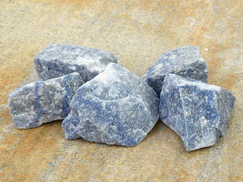 Modrý sodalit kalcit přírodní kámen
