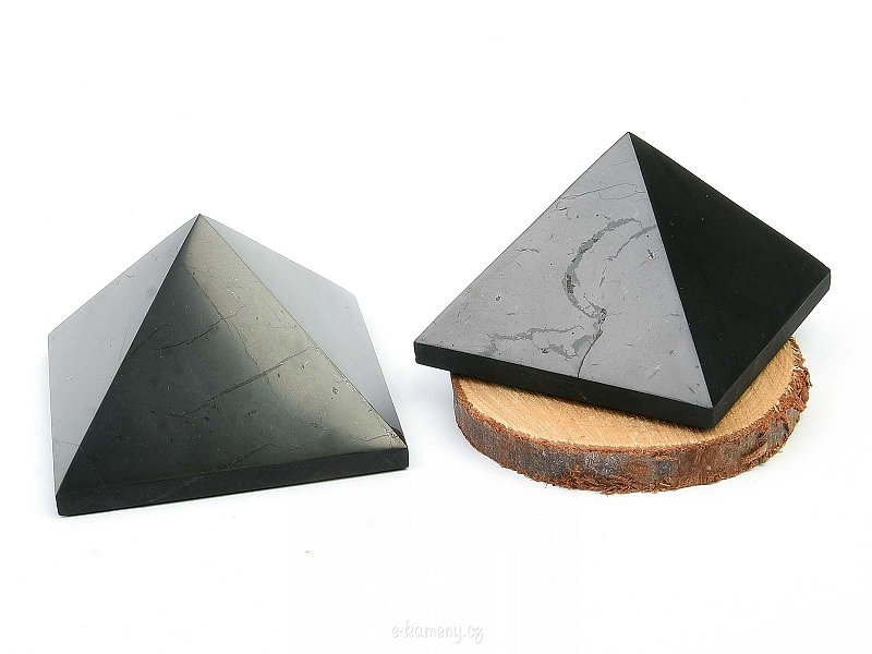 Šungitová pyramida z Ruska (cca 60mm)