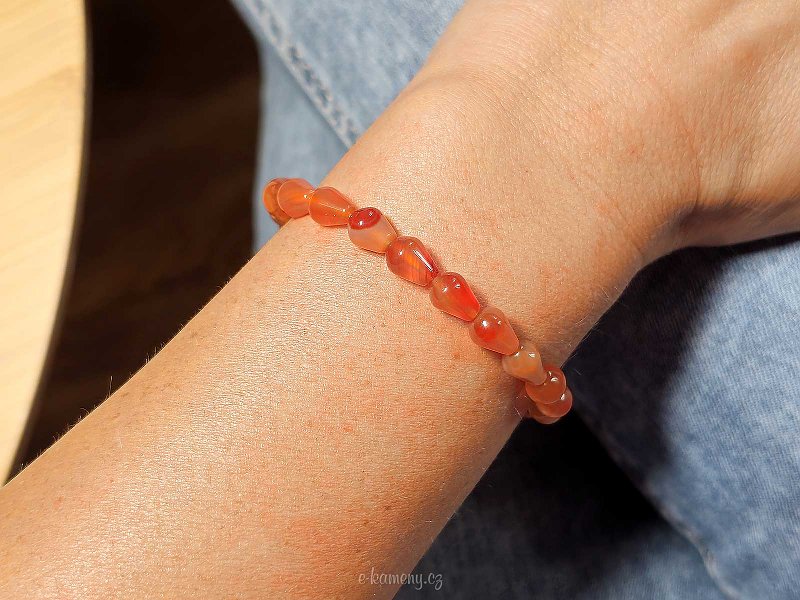 Charming bracelet in the shape of drops of carnelian and agate bracelet