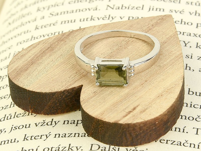 Vltavínový stříbrný prsten ve tvaru obdélníku Ag 925/1000 + Rh
