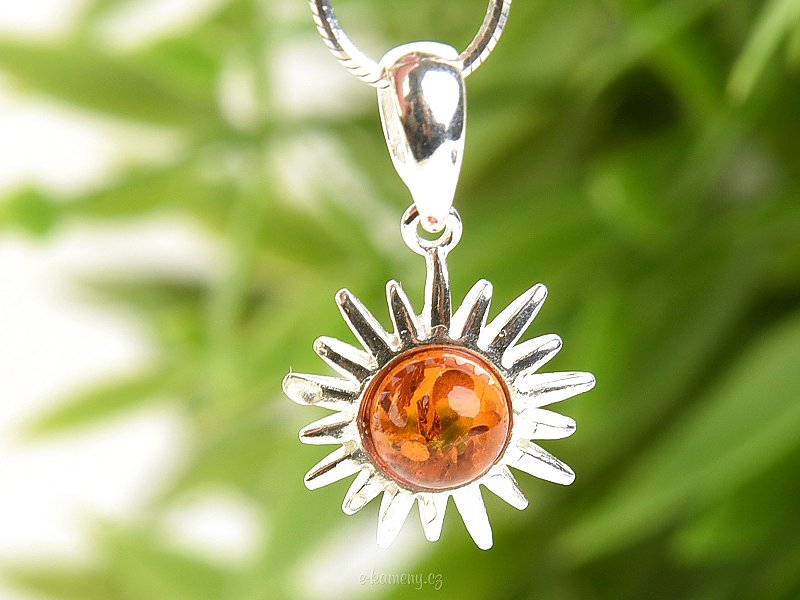 Silver pendant in the shape of a sun with amber Ag 25/1000