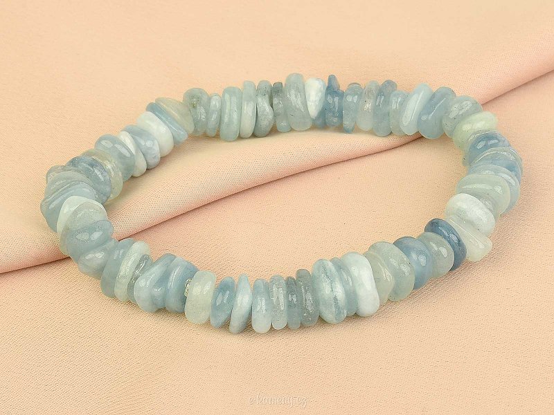 Aquamarine bracelet of irregular shapes