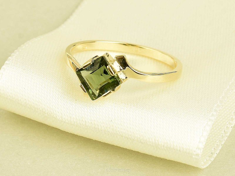 Zlatý vltavínový prsten ve velikosti 58 Au 585/1000 14 karátů 2,41g