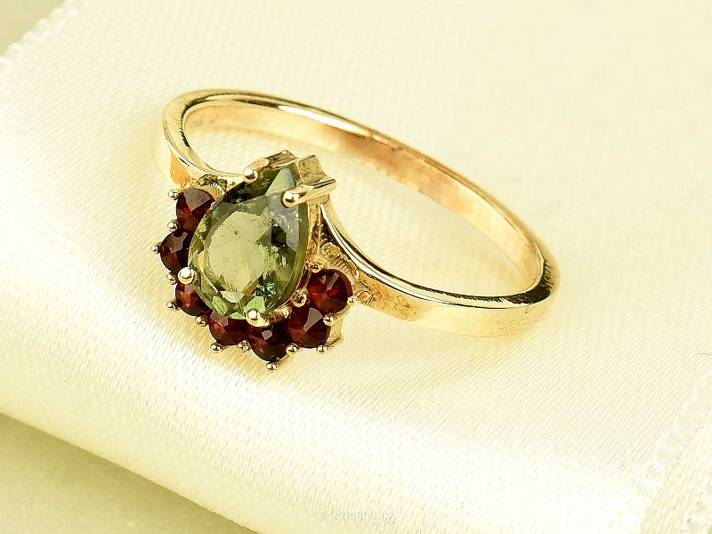 Zlatý vltavínový prsten s granáty velikost 54 2,80g Au 585/1000 14 kárátů