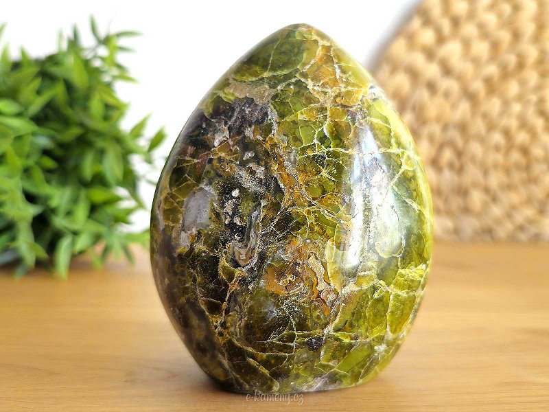 Hladký kámen zelený opál (Madagaskar) 943g