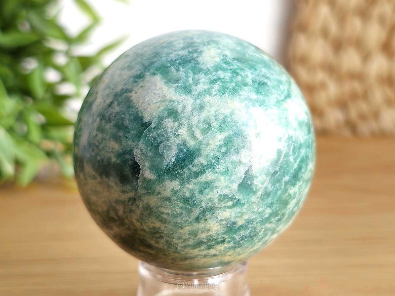 Ball of aventurine stone with a diameter of 6.1 cm