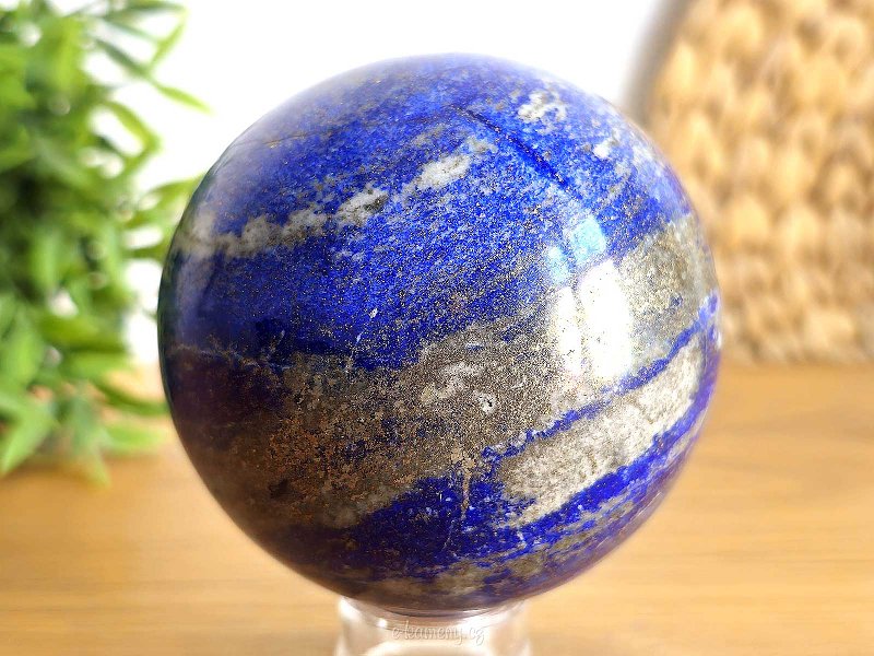 Ball-shaped lapis lazuli stone 947g