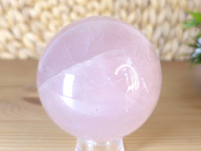 A ball-shaped semi-precious stone with a diameter of 7.3 cm