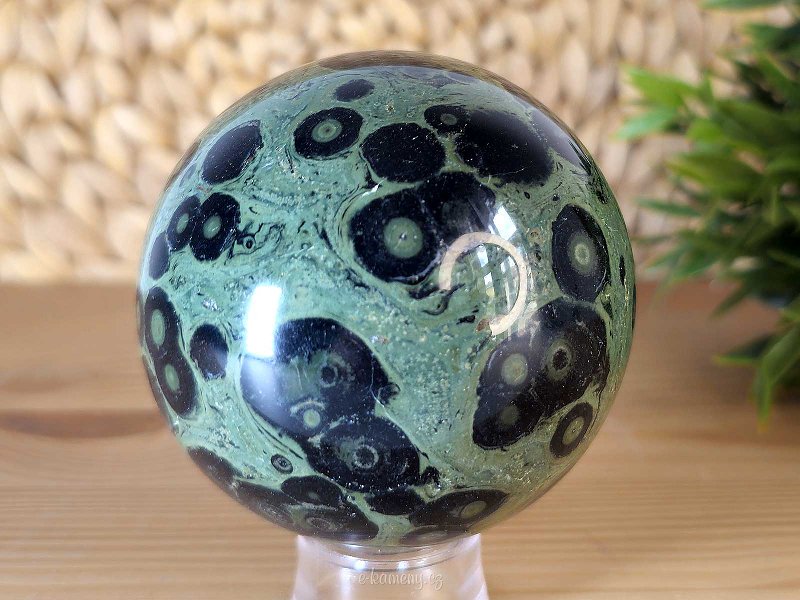 Kambaba jasper stone in the shape of a ball with a diameter of 7.5 cm