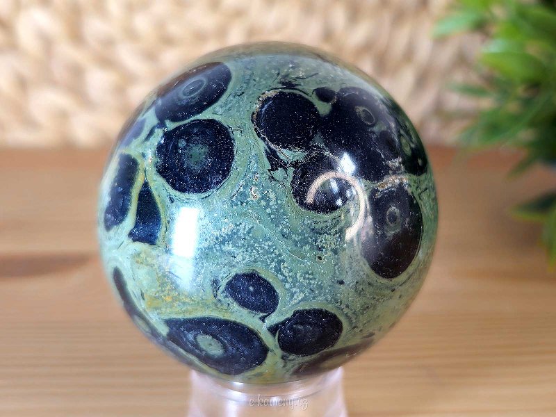 Kambaba jasper stone in the shape of a ball with a diameter of 6.1 cm