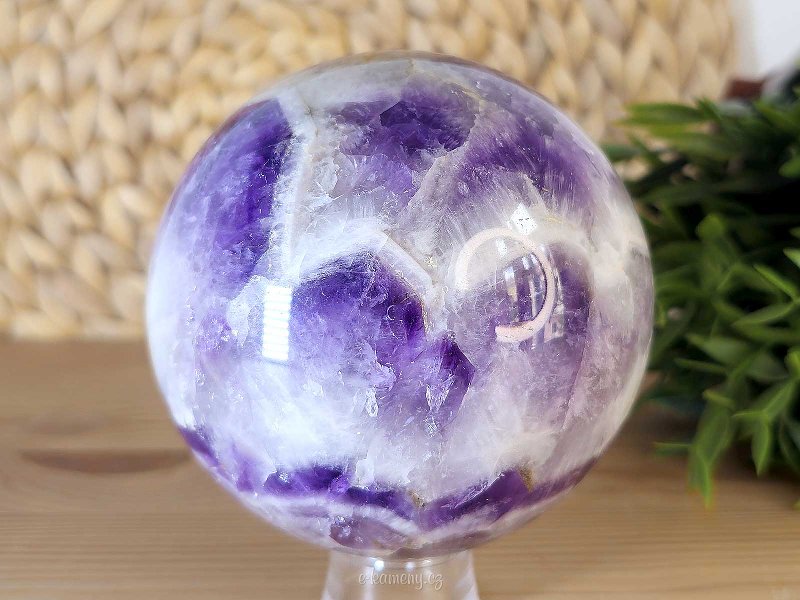 A chevron amethyst stone in the shape of a sphere with a diameter of 9.5 cm