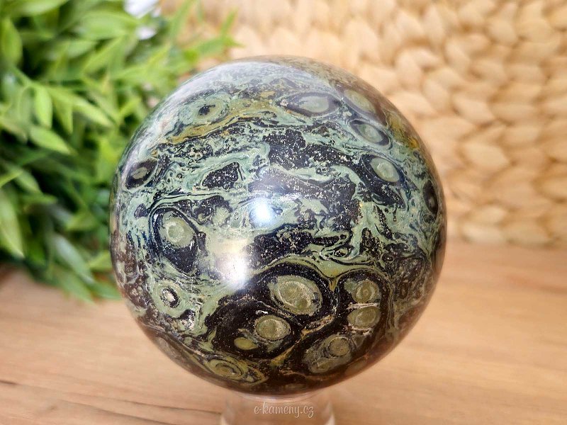 Kambaba jasper stone in the shape of a smooth ball with a diameter of 8.5 cm