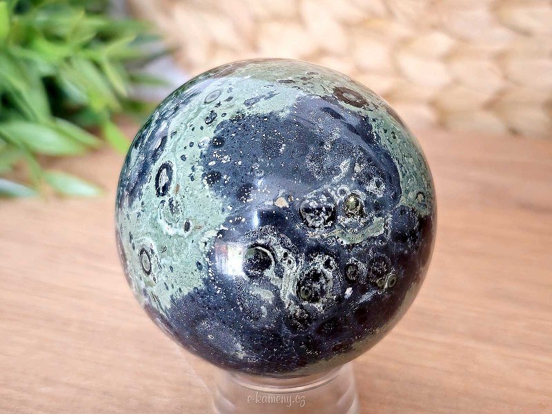 Kambaba jasper stone in the shape of a ball 331 grams