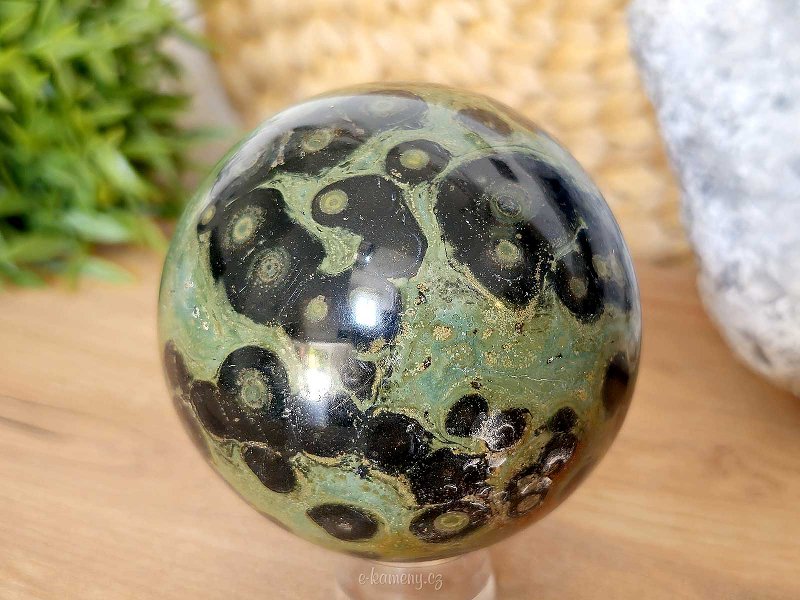 Kambaba jasper stone in the shape of a ball 831 grams