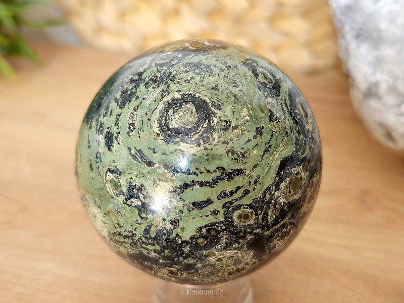 Kambaba jasper stone in the shape of a ball 434 grams