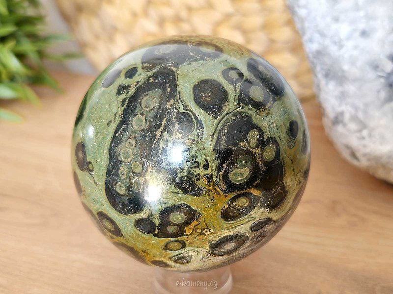 Kambaba jasper stone in the shape of a ball 865 grams