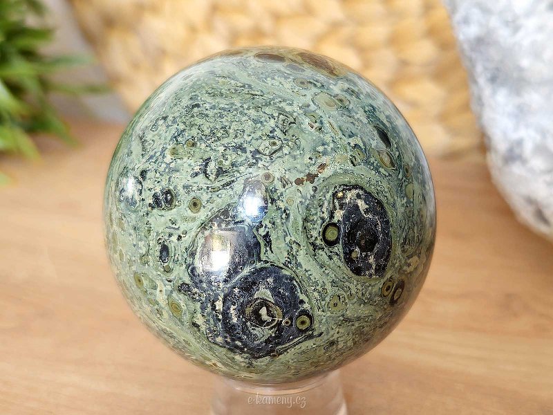 Kambaba jasper stone in the shape of a sphere 479 grams