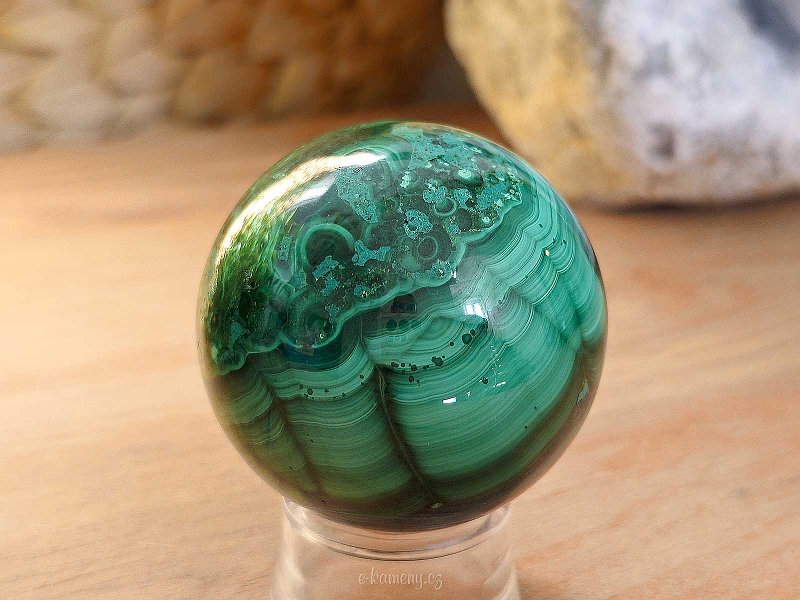 Ball-shaped malachite stone 223 grams