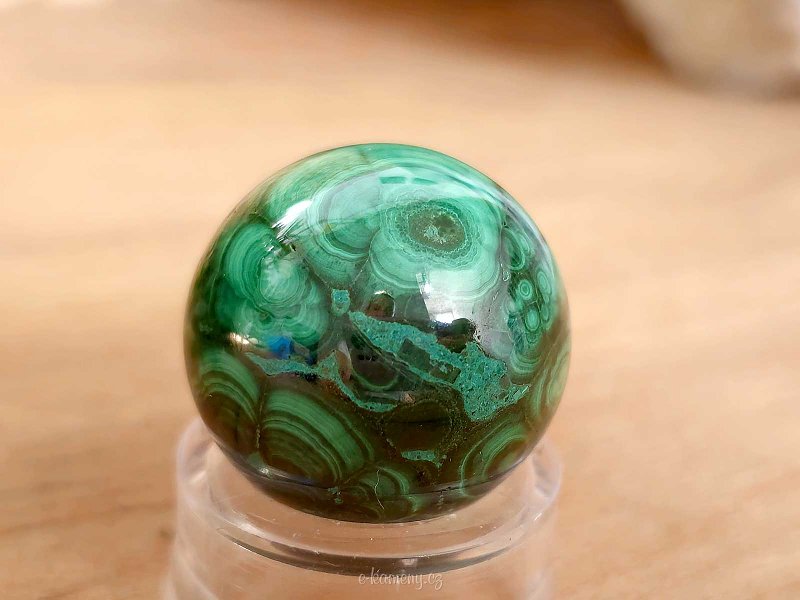 Ball-shaped malachite stone 42 grams