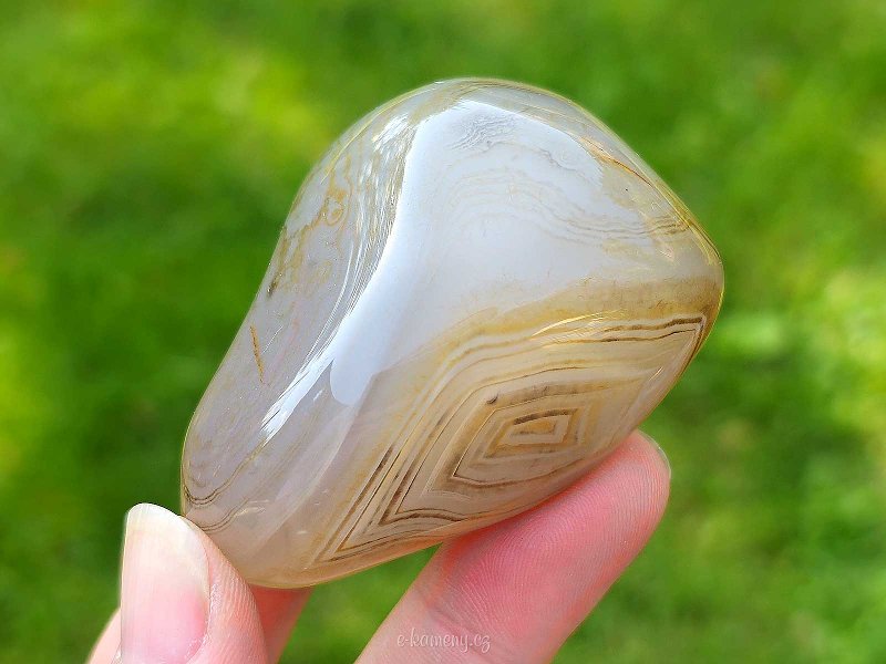 Smooth sardonyx agate stone 98 grams