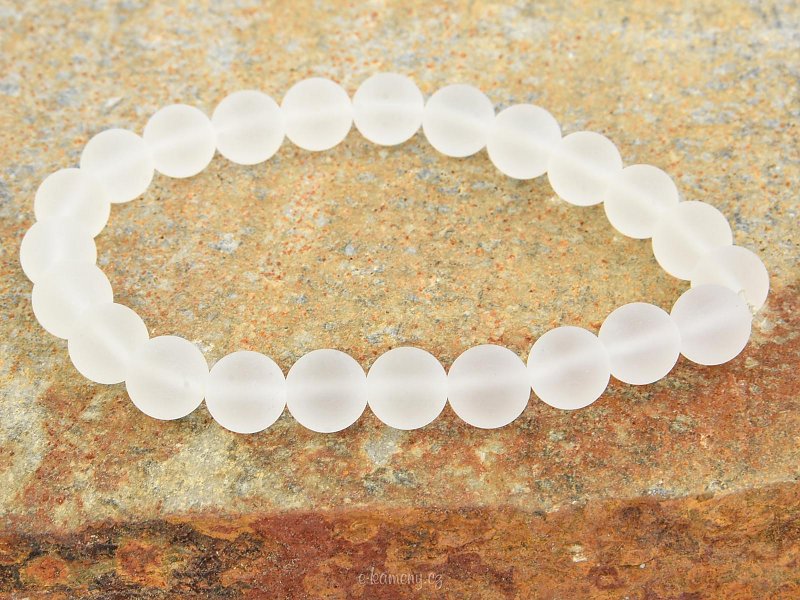 Bracelet made of crystal beads in the shape of dim
