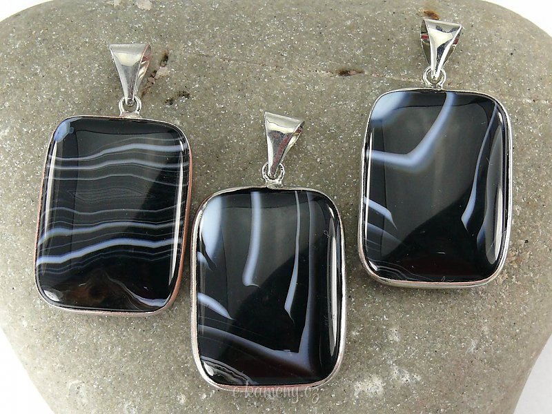 Black and white agate pendant (jewelry) 4.5 cm