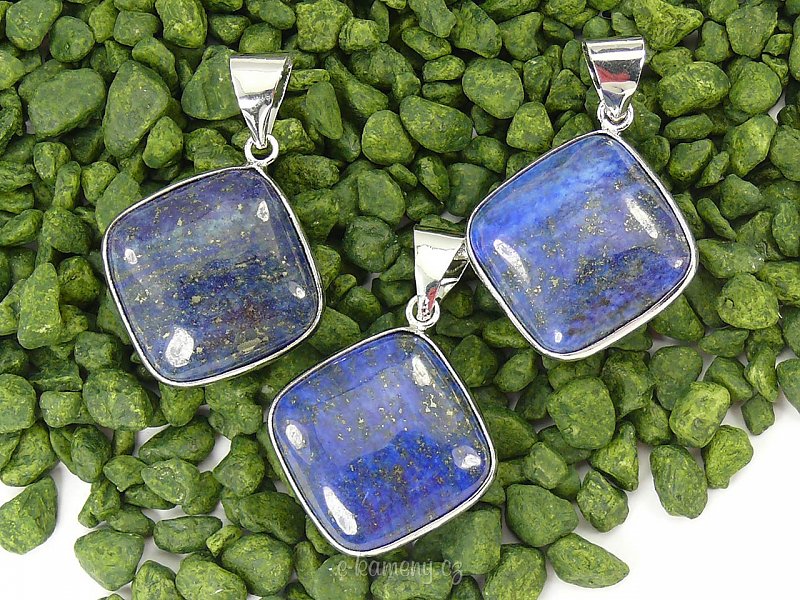 The pendant lapis lazuli (jewelery)