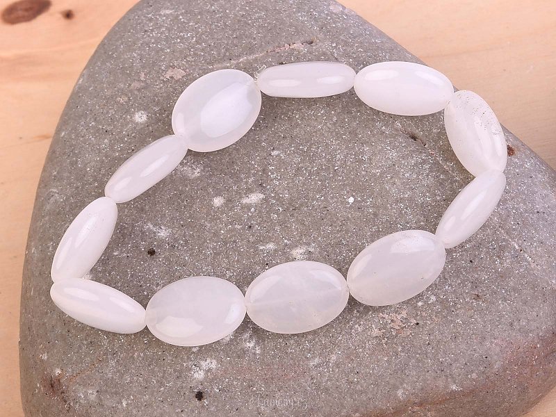 Bracelet made of white quartz