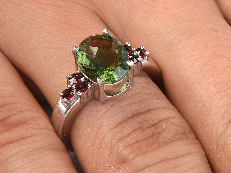 Ring with moldavite and garnet checker top Ag 925/1000