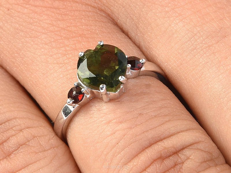 Ring of heart of moldavite with garnets Ag 925/1000 7x7mm