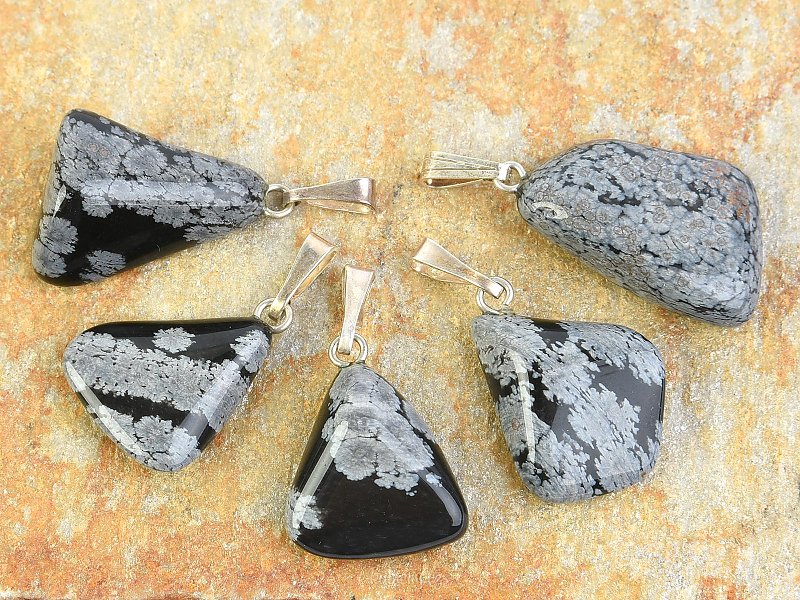 Flake obsidian pendant