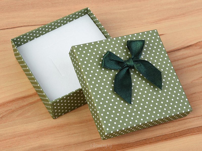 Green gift box with 8 x 8cm ribbon