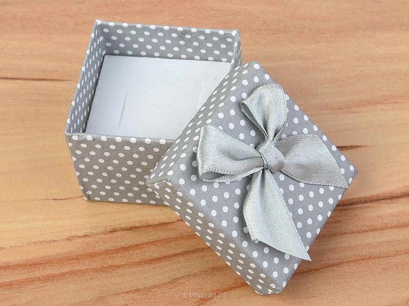 Gray box with 5 x 5 cm bow