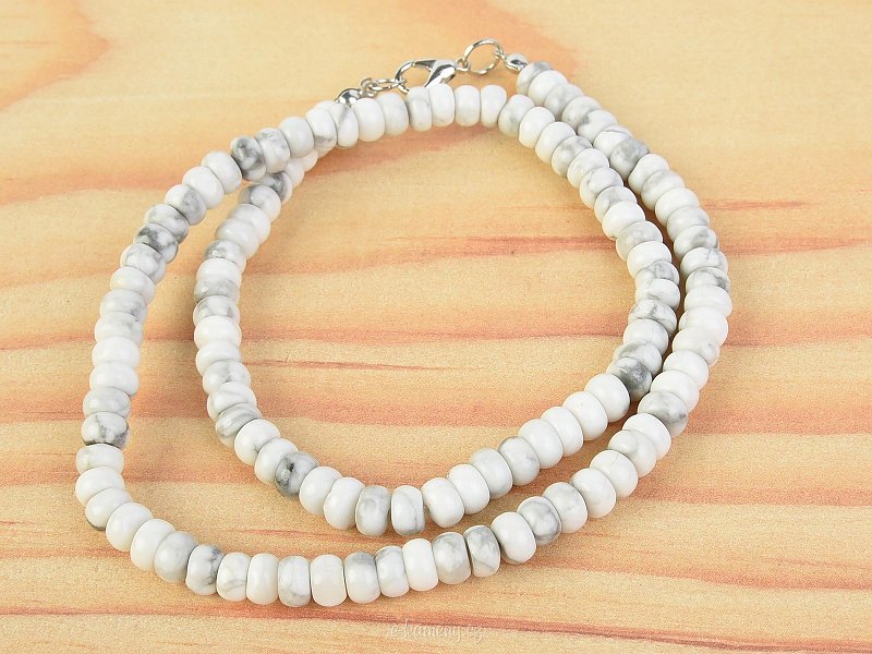 Necklace of magnesite smooth stones 45cm