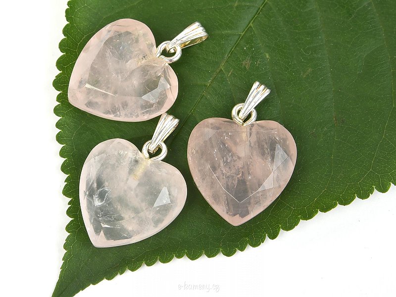 Cut heart of rose quartz jewelery