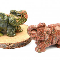Elephant epidote figurine (3.5cm)