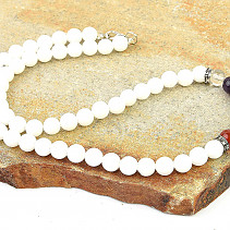 Bílý náhrdelník s čakra kameny (51cm)
