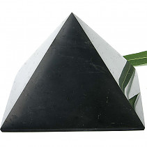 Šungitová pyramida z Ruska (cca 10 x 7,5cm)